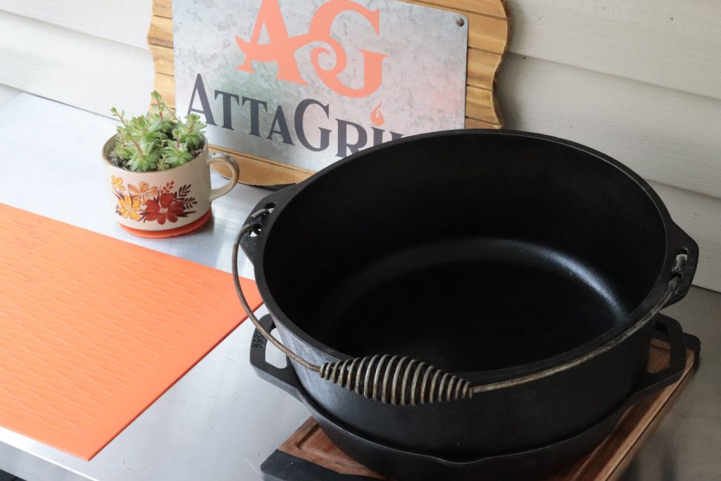 Lodge cast iron dutch oven and skillet