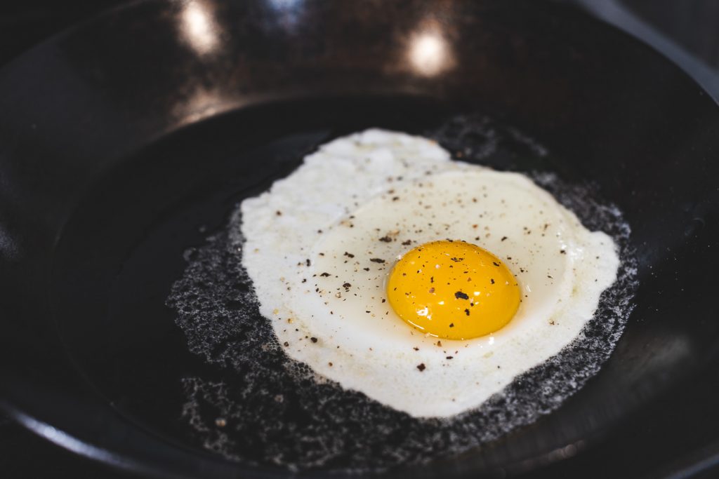 frying an egg in carbon steel skillet